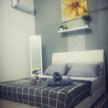 Fahaz Lumut Homestay Exterior photo
