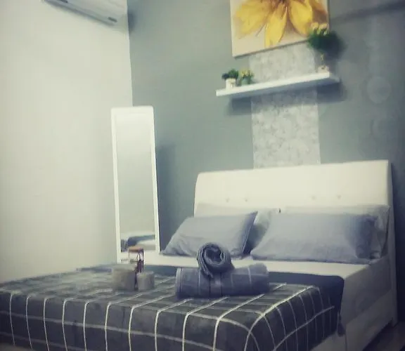 Fahaz Lumut Homestay